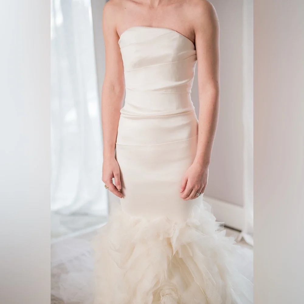 Vera Wang Kathleen Strapless Cream wedding Gown size 4 - Picture 4 of 14